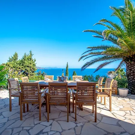 Superbe Villa, Incroyable Vue Mer, Piscine Chauffee, Climatisee 别墅 圣马克西姆